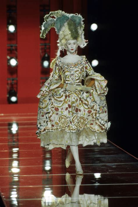 christian dior fall 2000 couture|Christian Dior runway 2000.